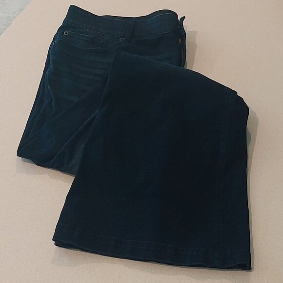 Torrid Dark Wash Bombshell Flare Super Soft High Rise Jeans Women's Size 26T - Picture 14 of 16